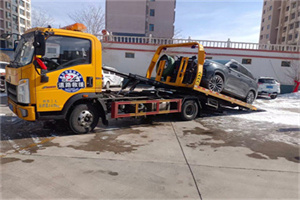 嘉鱼救援拖车费用怎么算